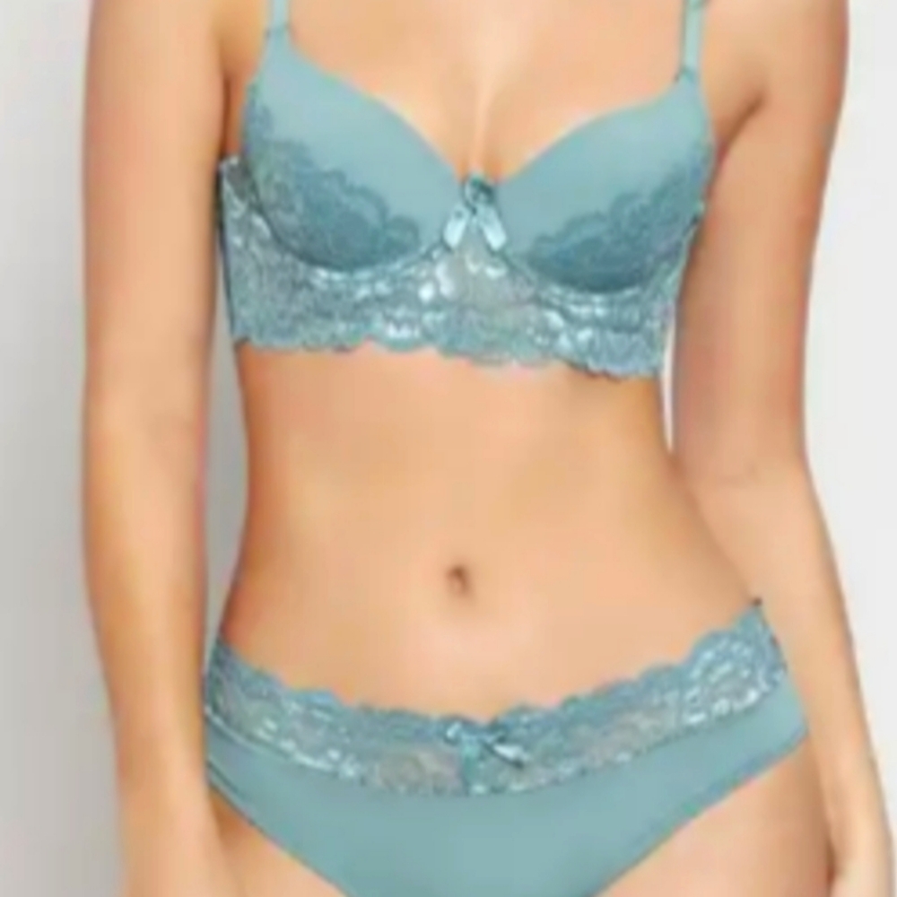 Women's solid lace panel trim lingerie set